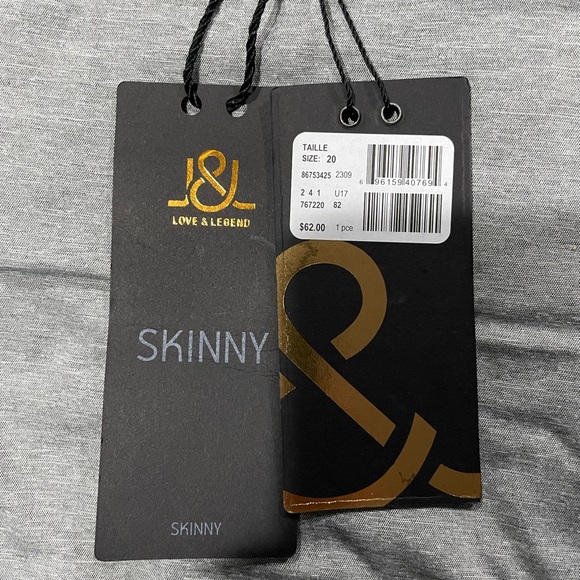 BNWT Love & Legend Jean Shorts - Picture 3 of 3